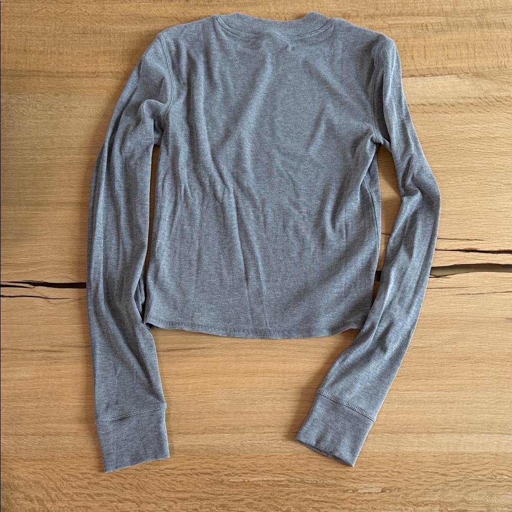 Vuori Heather Gray Long Sleeve Crew Tee - Picture 7 of 13